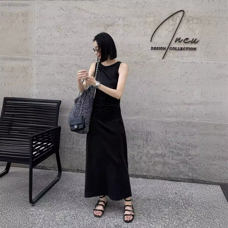 2024 new summer women's long skirt slimming pleated sleeveless waist simple vest dress - Image 2