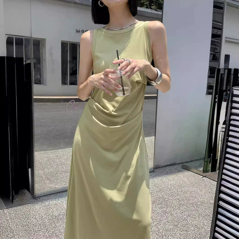 2024 new summer women's long skirt slimming pleated sleeveless waist simple vest dress - Image 4
