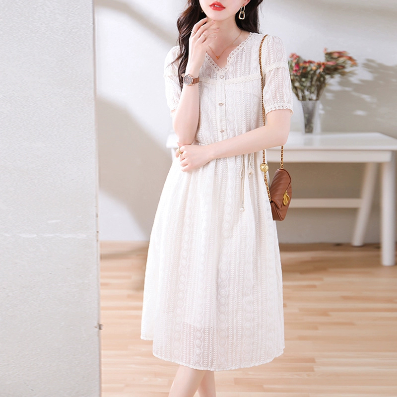New V-neck beige dress for women 2023 spring and summer new style artistic waist slimming mid-length lace skirt - Image 4