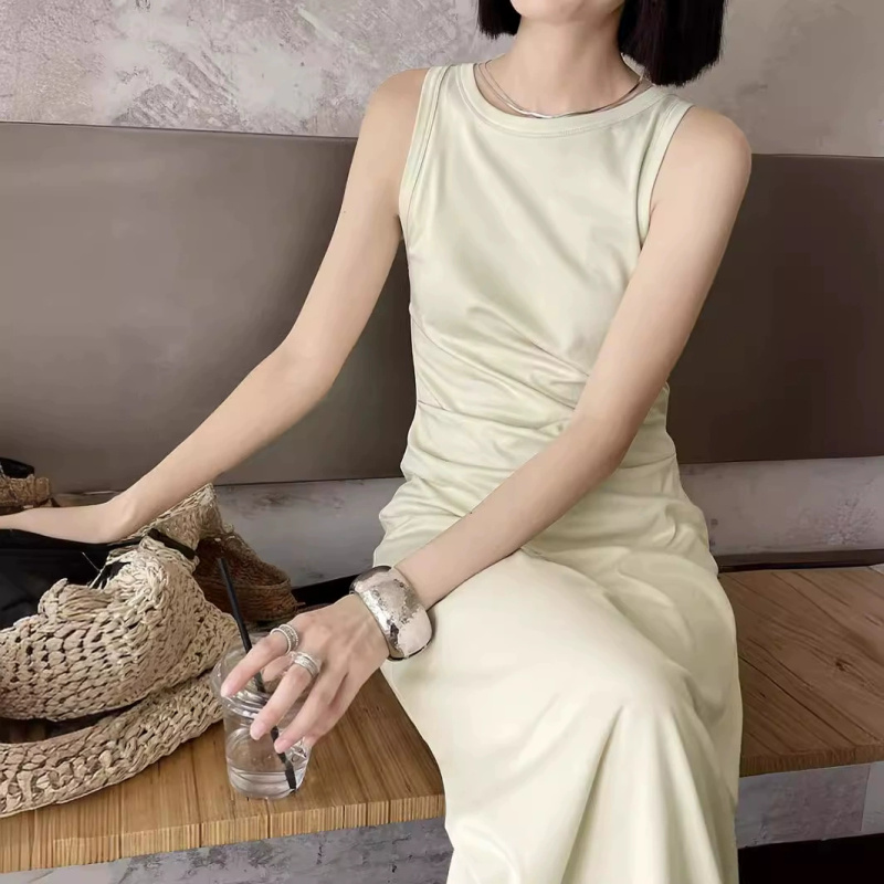 2024 new summer women's long skirt slimming pleated sleeveless waist simple vest dress - Image 3
