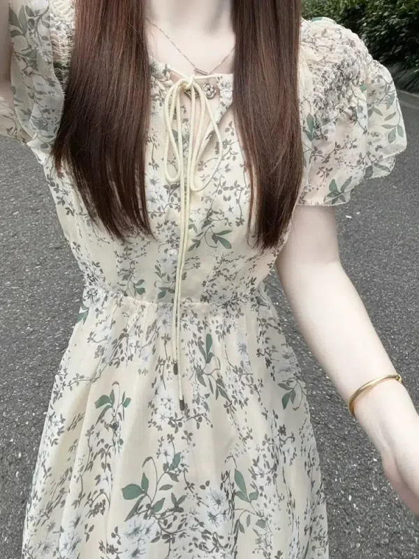 French v-neck floral dress for women 2024 new summer style simple and elegant puff sleeve waist long skirt