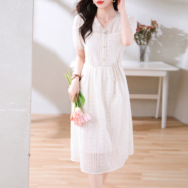 New V-neck beige dress for women 2023 spring and summer new style artistic waist slimming mid-length lace skirt - Image 2