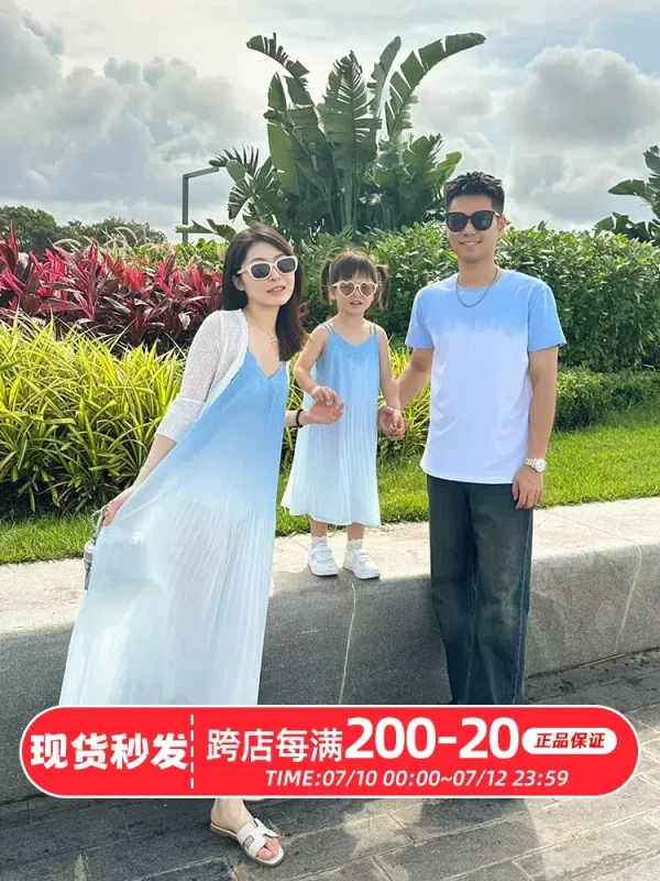 Dopamine parent-child wear 2024 new summer seaside vacation beach dress family of three mother-child mother-daughter dress