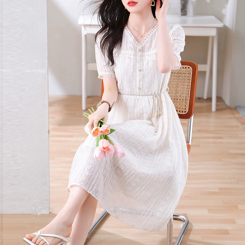 New V-neck beige dress for women 2023 spring and summer new style artistic waist slimming mid-length lace skirt - Image 3
